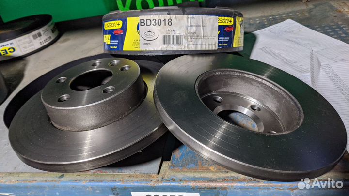 Тормозные диски передние 2 шт VW caravelle IV