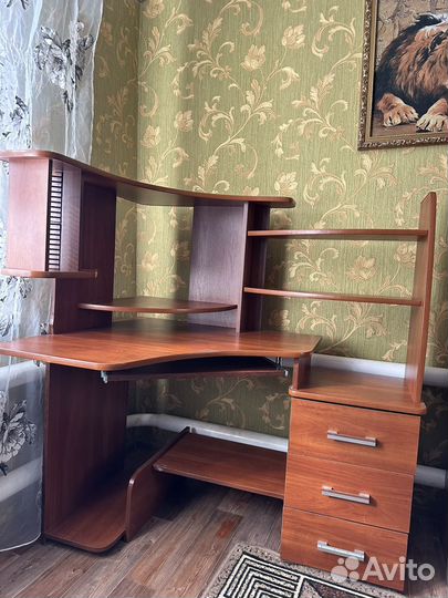 Письменный стол