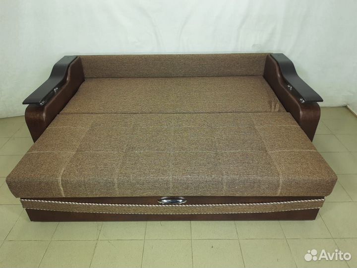 Диван на металлокаркасе