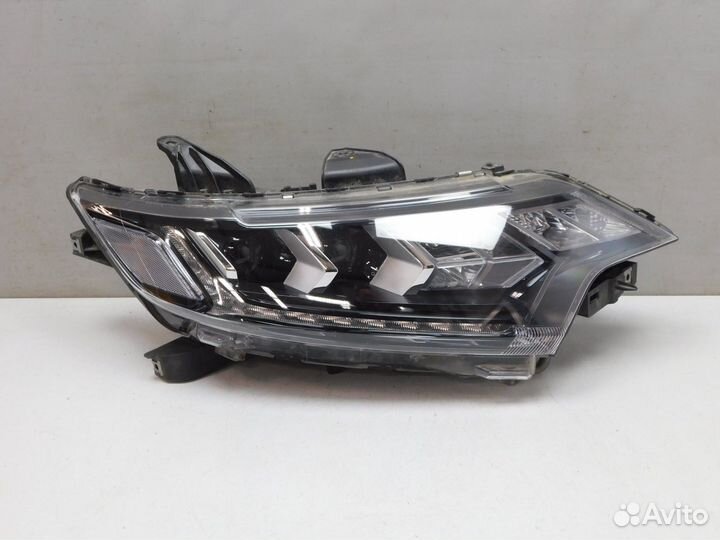 Фара правая Mitsubishi Outlander