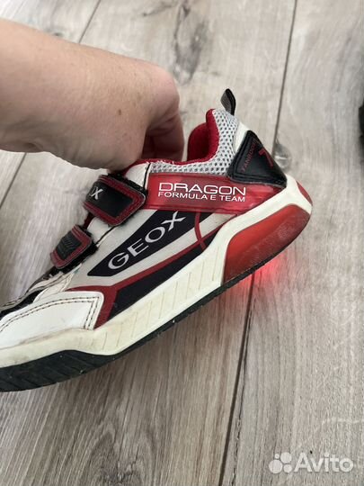 Кроссовки geox 29 размер светятся при ходьбе