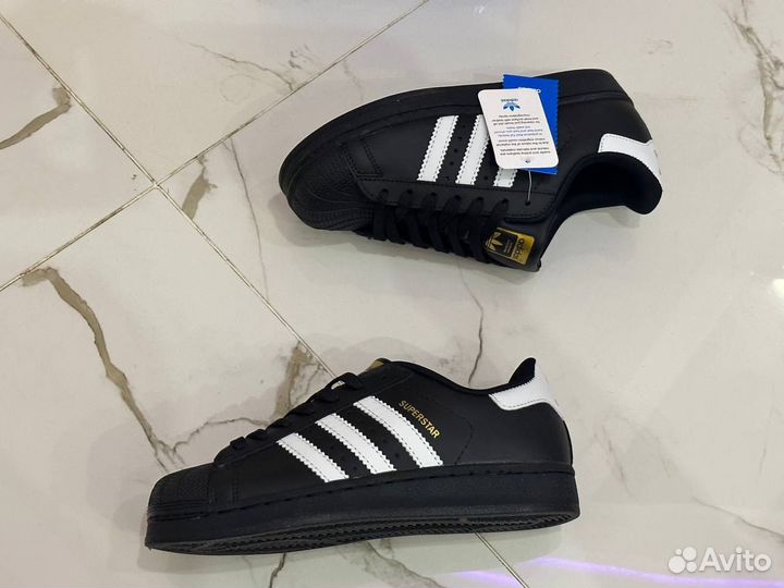 Adidas superstar