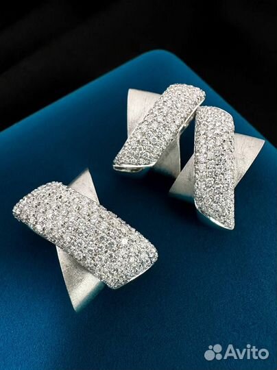 Золотые серьги с бриллиантами 750/ 15.65