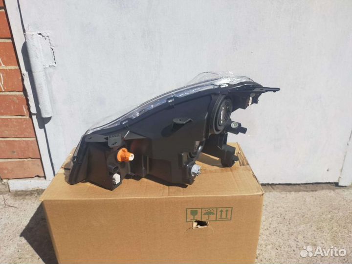 Фара Nissan almera G15