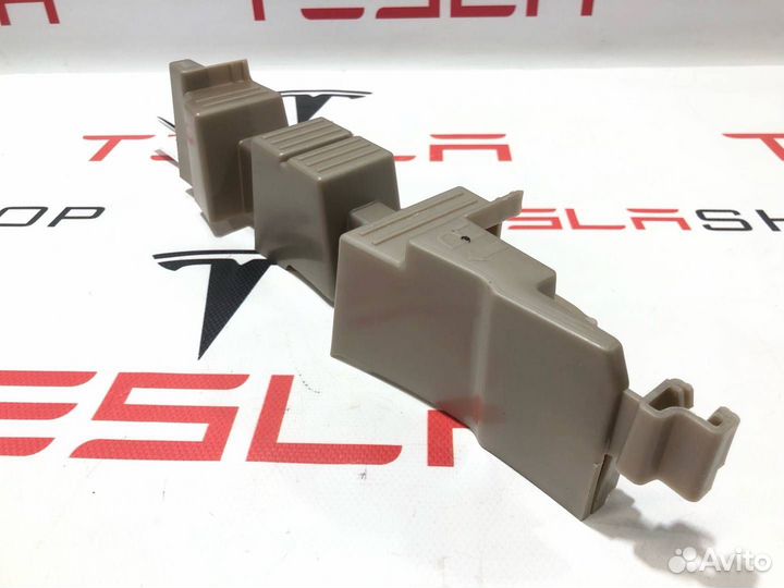 Кронштейн напольный 2-го ряда сидений Tesla рест