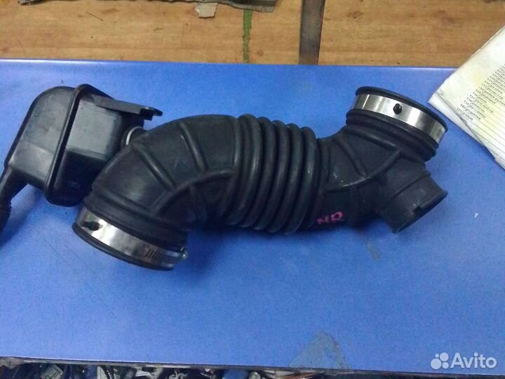 Патрубок воздуха ниссан Серена C25