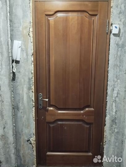 Дверь из массива дерева бу