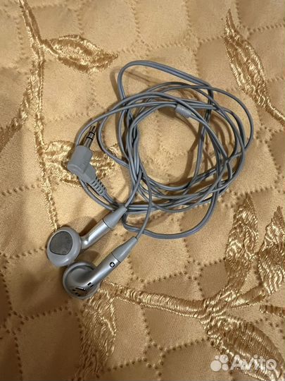 Проводные наушники вкладыши