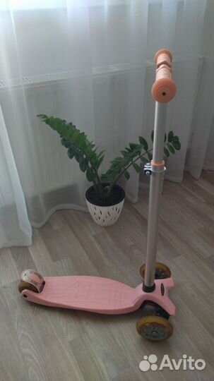 Самокат детский со светящимися колесами