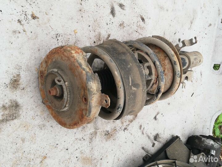 Амортизатор передний Рено Меган 1