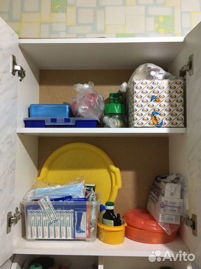 Кухонный навесной шкаф