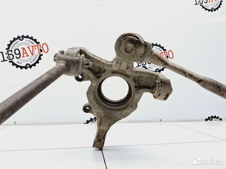 Кулак поворотный задний правый Toyota Highlander