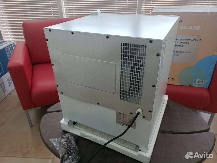 Холодильник мини бар 42 л