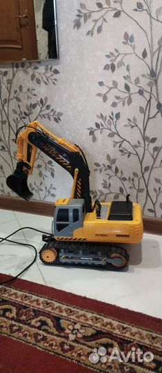 Экскаватор игрушка