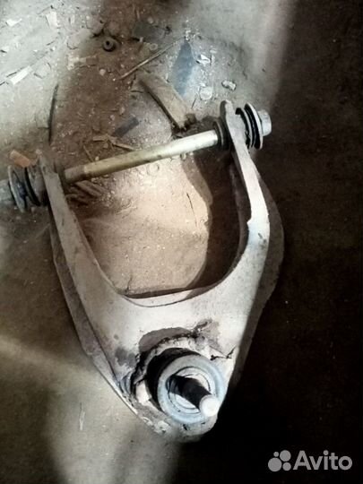 Нижний и верхний рычаг ваз 2107