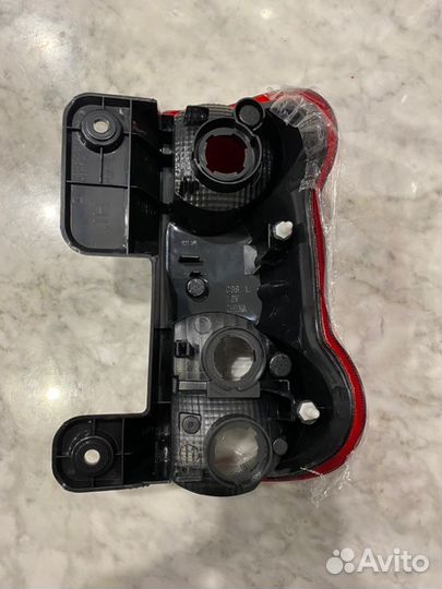 Стоп-сигнал задний левый Nissan Nv200 VM20