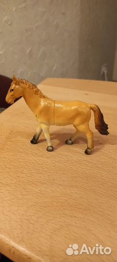 Фигурки лошадок