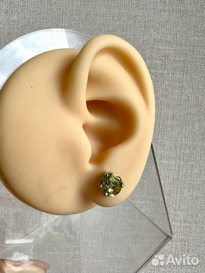 Серьги с перидотом из серебра