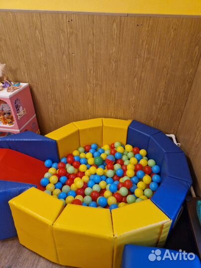 Сухой бассейн с шариками