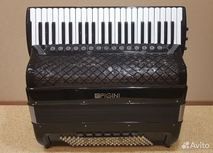 Аккордеон Pigini готово-выборный концертный