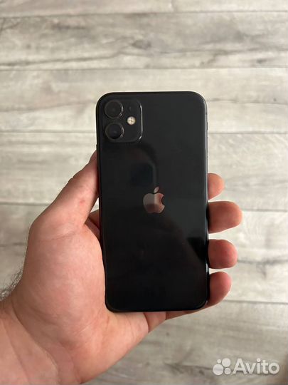 Телефон iPhone 11