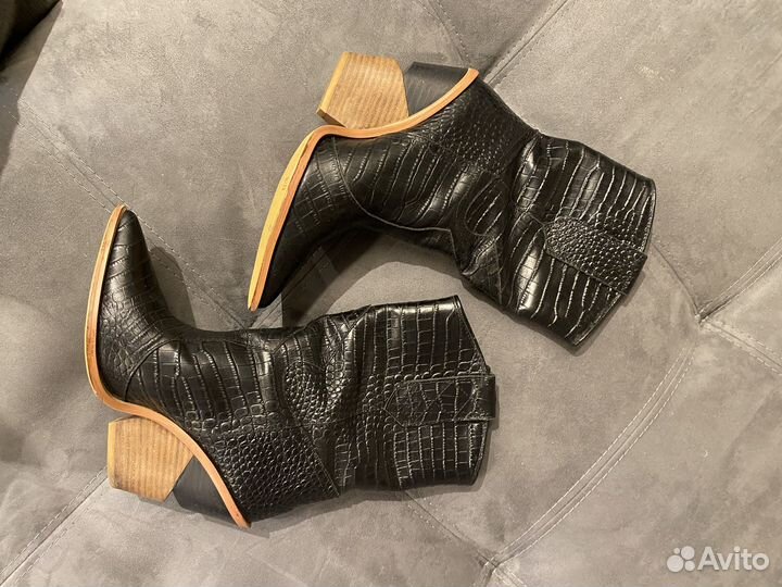 Ботильоны казаки Fendi 38 р