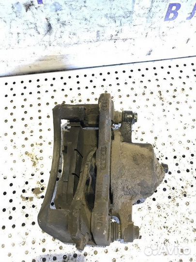 Суппорт тормозной передний правый Chevrolet Epica