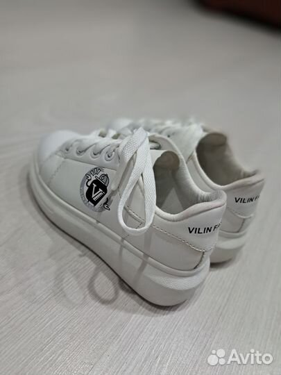 Кроссовки для девочки