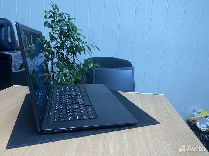 Тонкий ноутбук с большим временем работы 2/2/32