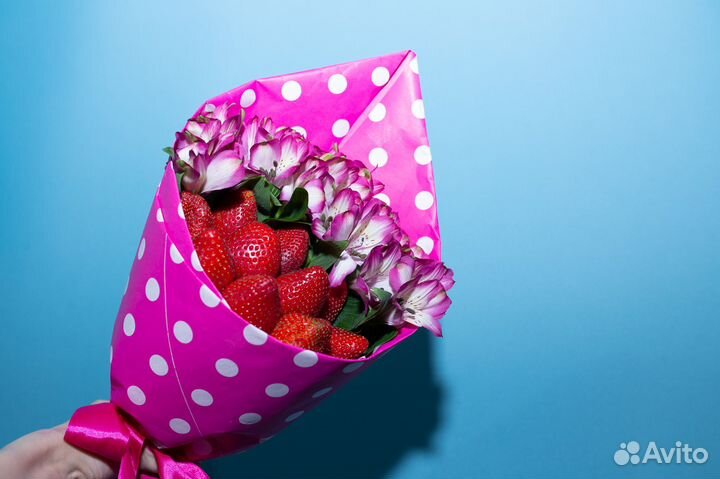 Ягодные букеты с цветами от 1 часа срок заказа