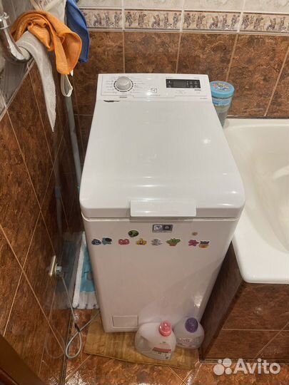 Стиральная машинка Electrolux EWT1066ESW