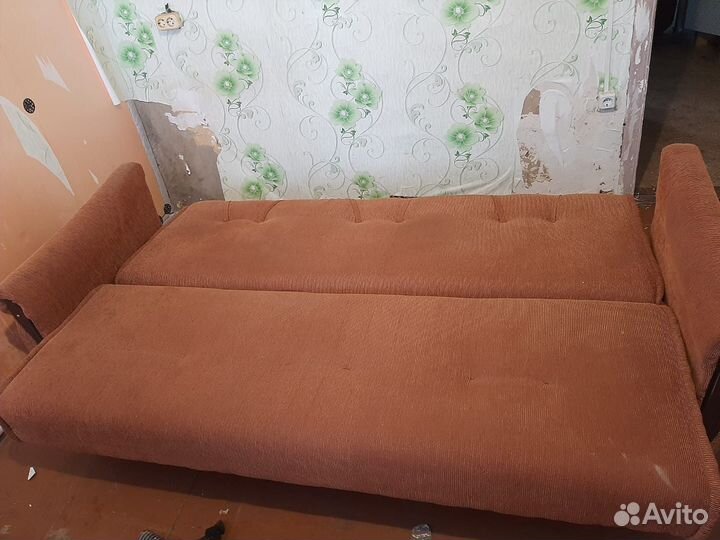 Диван