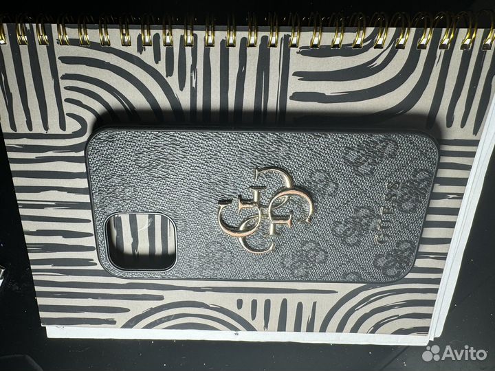 Чехол на iPhone 12 guess