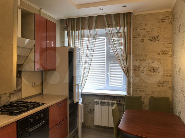2-к. квартира, 60 м², 1/6 эт.