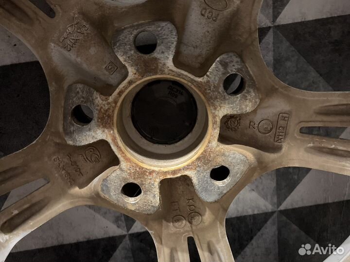 Продам комплект литых дисков