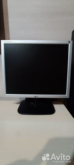 Монитор LG flatron L1718S
