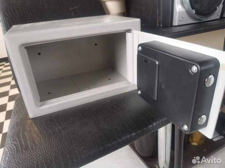 Сейф с кодовым замком