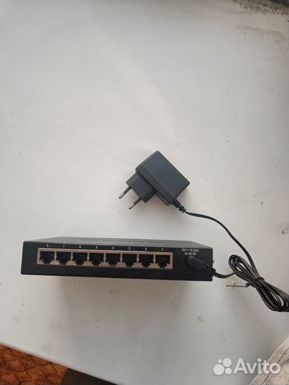 Коммутатор D-Link DES-1008D неуправляемый, настен