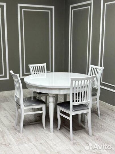 Стол и стулья