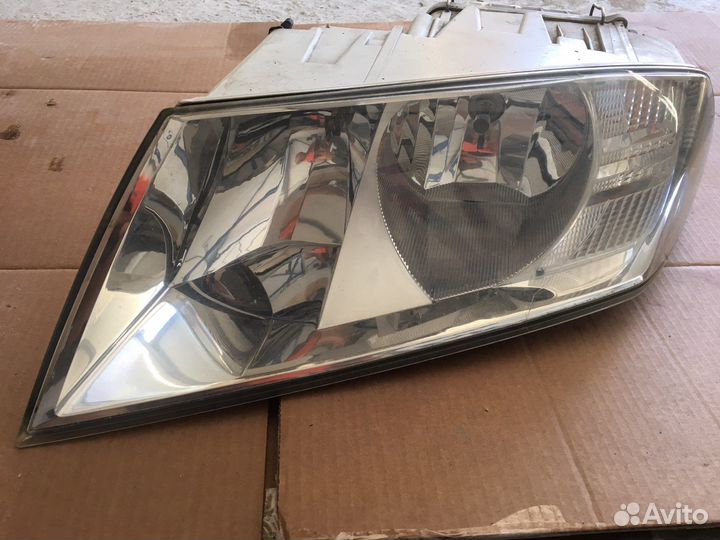 Фара передняя левая Skoda Octavia A5 (1744)