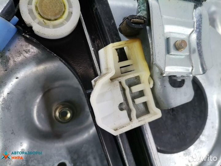 Стеклоподъемник передний правый Volkswagen Passat