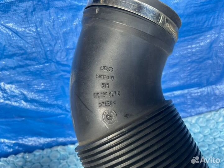 Гофра воздушного фильтра левая Audi S6 C6 BXA