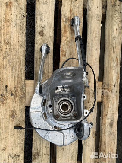 Кулак задний левый бмв е70/71 ф15/16