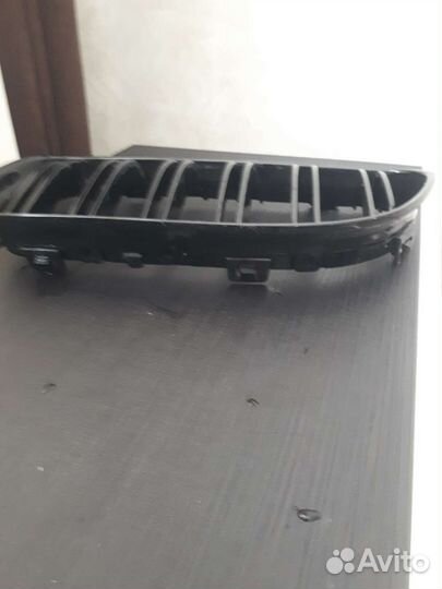 Решётка радиатора bmw 3 е90.Левая
