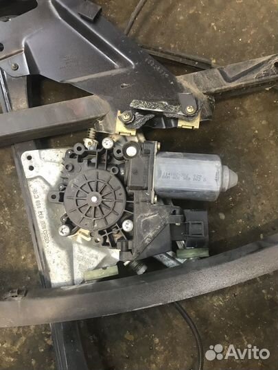 Стеклоподъемник передний правый Audi А4 B5
