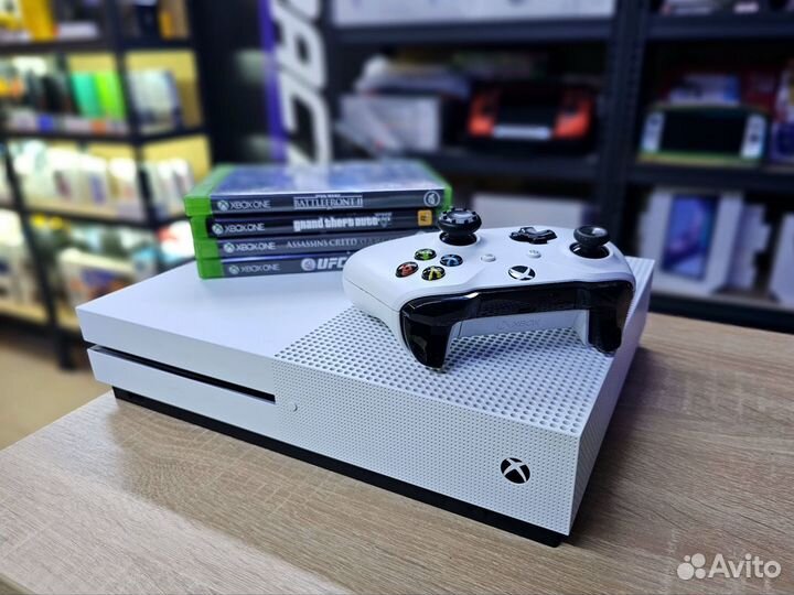 Xbox One S 1000gb + игры