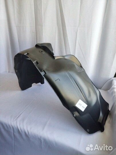 Подкрылок передний правый Renault Logan