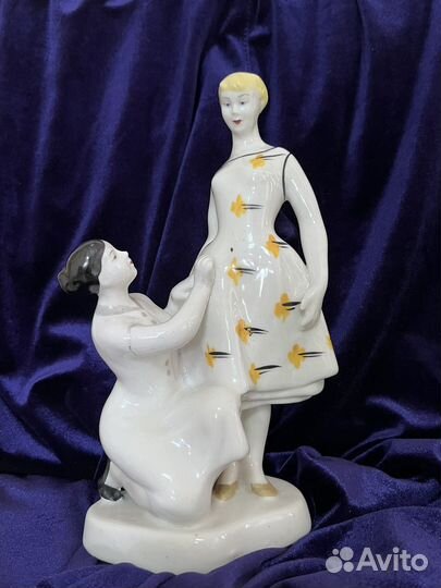 Статуэтка фарфор Примерка у портнихи зхк СССР