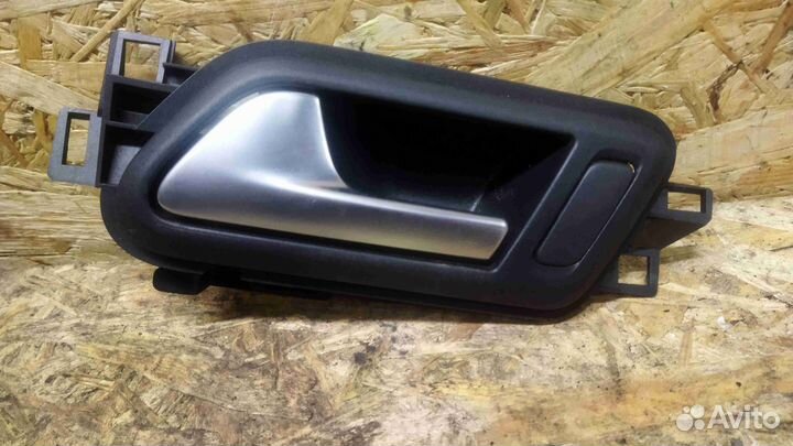 Ручка внутренняя задняя левая Volkswagen Amarok