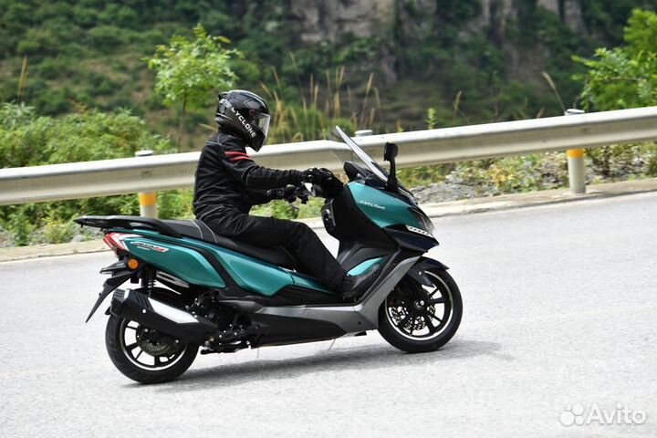 Макси-скутер Cyclone RT3S green новый